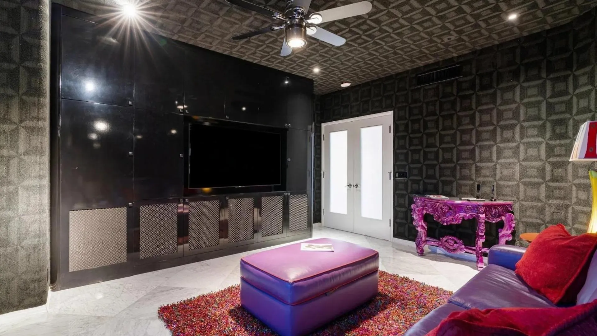 Appartement Step Inside And Rise Above The Phoenix Skyline
