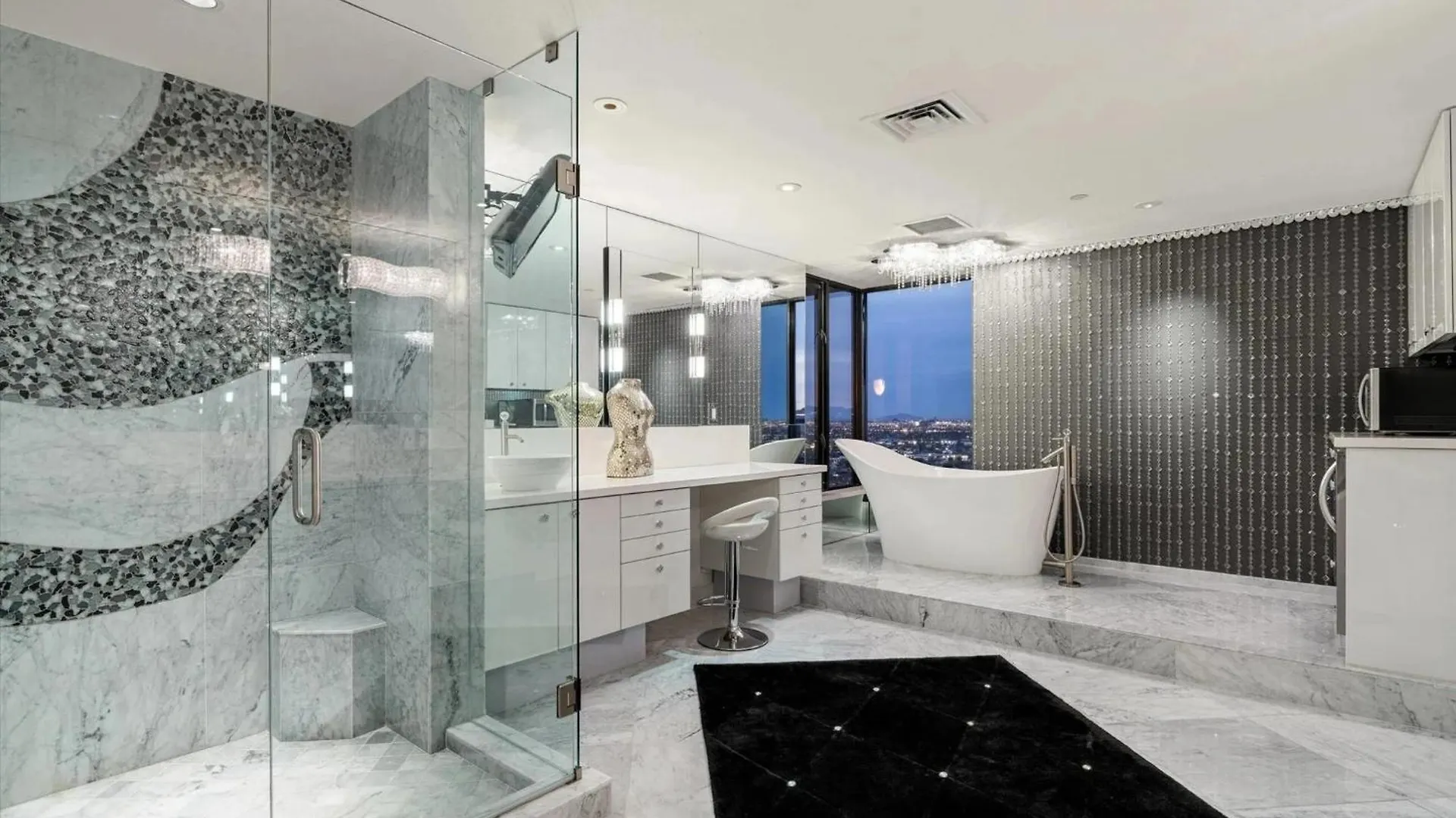 Step Inside And Rise Above The Phoenix Skyline Appartement