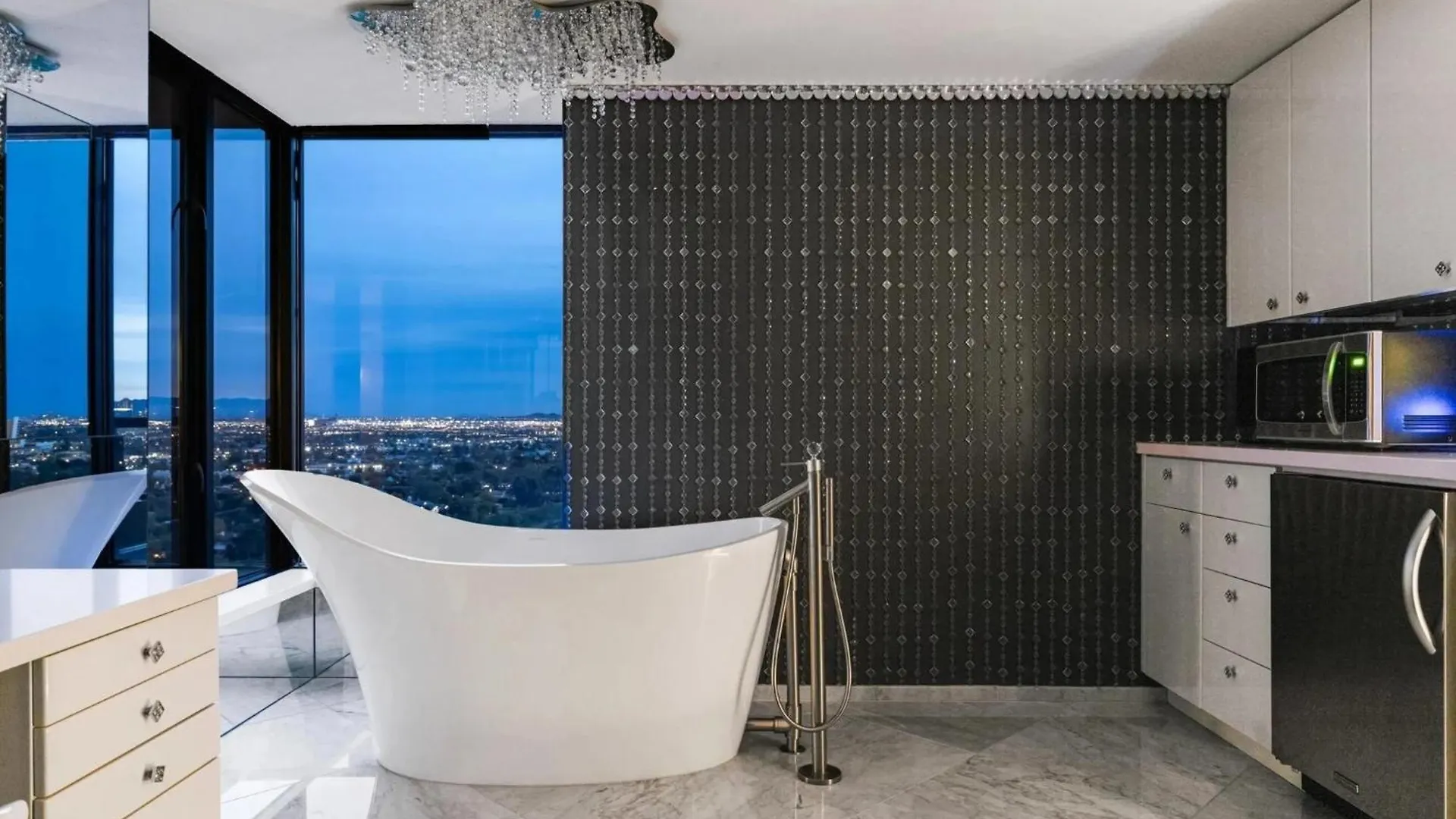 Step Inside And Rise Above The Phoenix Skyline 0*,  Verenigde Staten