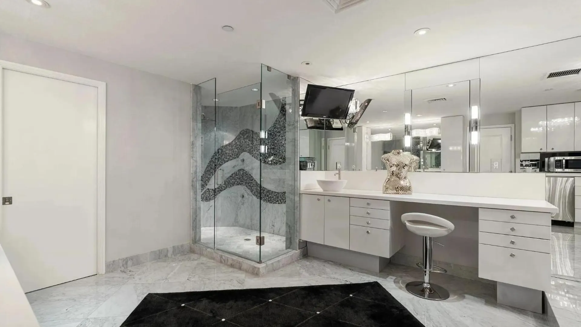 Appartement Step Inside And Rise Above The Phoenix Skyline